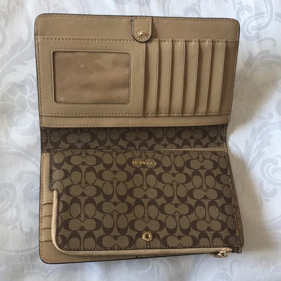 Coach Nude Wallet RARE NWOT - Picture 3 of 4